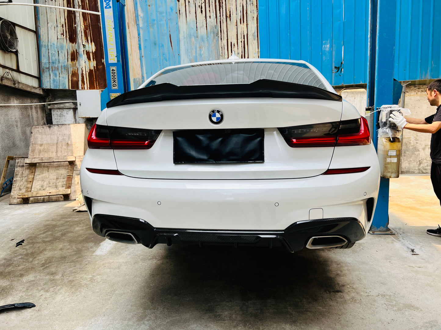 BMW G20 330i/M340i Pre-LCI M-Performance Style Dry Carbon Fiber Diffuser