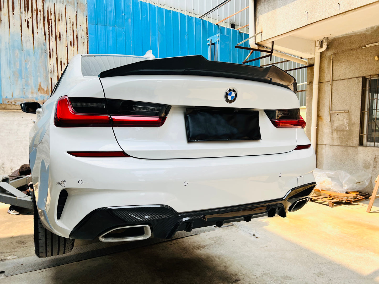 BMW G20 330i/M340i Pre-LCI M-Performance Style Dry Carbon Fiber Diffuser