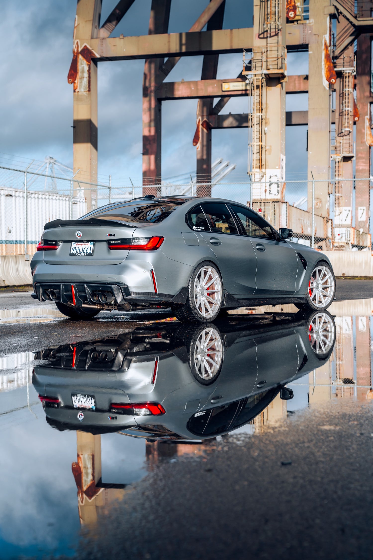 BMW G8X M3/M4 rear carbon fiber diffuser reflection detail