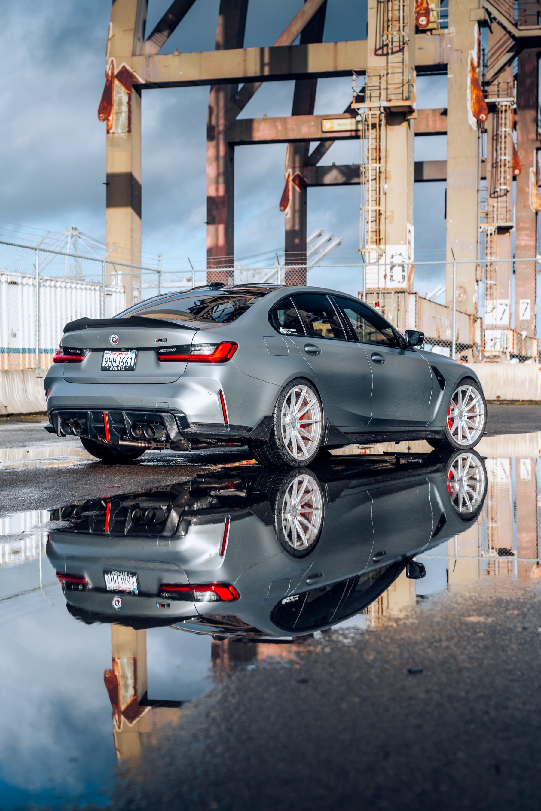 BMW G8X M3/M4 rear carbon fiber diffuser reflection detail